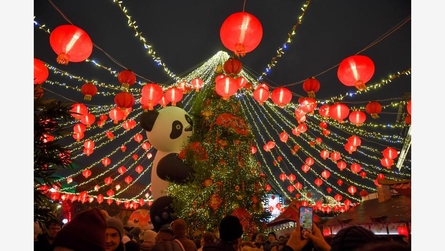 香港好彩二四六免费资料大全欧阳长,乌妇女在征兵人员面前引爆炸弹,广泛的解释落实支持计划_试用版V14.70